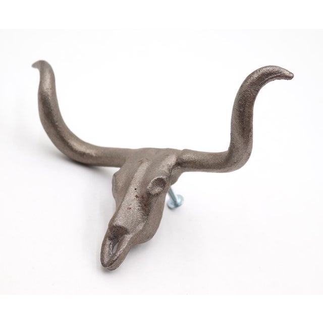 Reproduction Rustic style cast iron Texas longhorn steer skull drawer pull. A mounting screw is included. Good condition...
