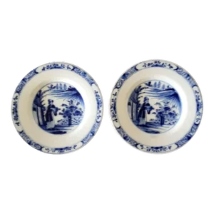 18th-Century Delft Chinoiserie Plates With Figures & Scroll, a Pair