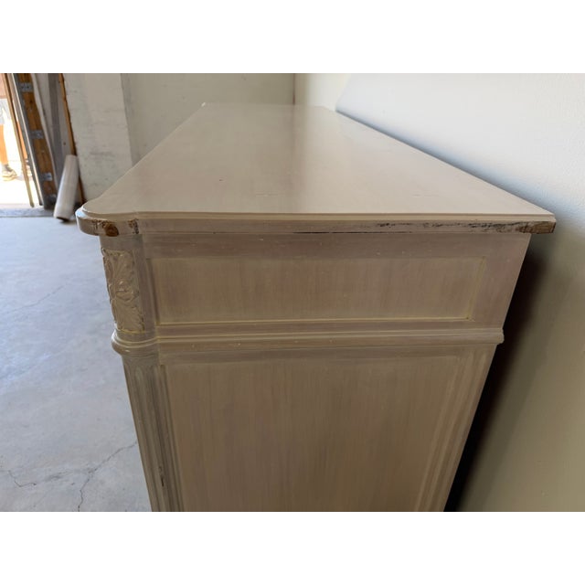 White Vintage John Widdicomb Neoclassical Style 8-Drawer Dresser With Brass Handles For Sale - Image 8 of 18