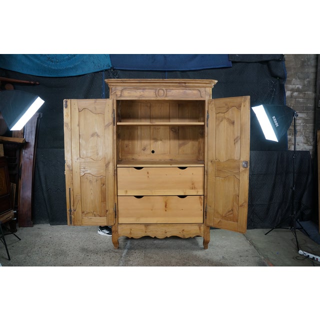 Antique 19th C. French Provincial Louis XV Pine Wardrobe Armoire Media Cabinet For Sale - Image 6 of 17