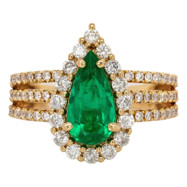 Gia Certified Colombian Emerald and Natural Diamond Ring in Solid 18k Gold For Sale