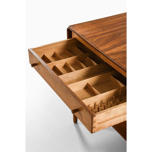 Model AT-33 Side or Sewing Table attributed to Hans Wegner, 1950s For Sale - Image 4 of 5