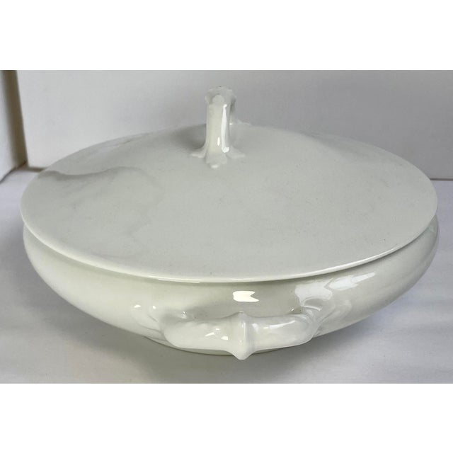 French 1930s French Limoges Porcelain Covered Vegetable Dish by Haviland For Sale - Image 3 of 5