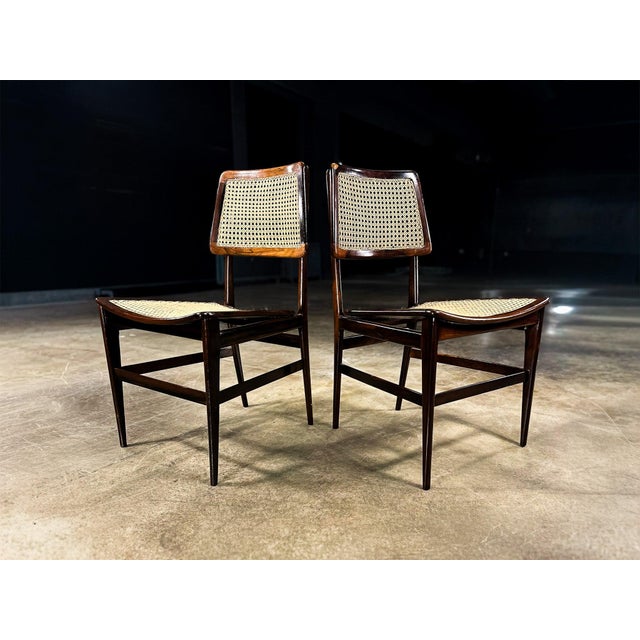 Mid-Century Modern Pair of “Cadeira Com Assento Curvo” Chairs in Rosewood and Cane by Joaquim Tenreiro, Brazil, 1960s For Sale - Image 3 of 12