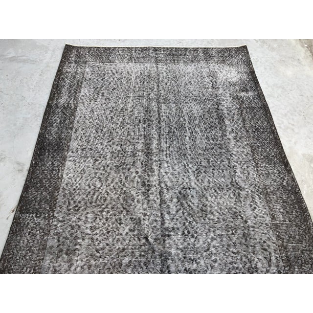 1960s Vintage Turkish Distressed Gray Rug - 5′4″ × 9′6″ For Sale - Image 10 of 11