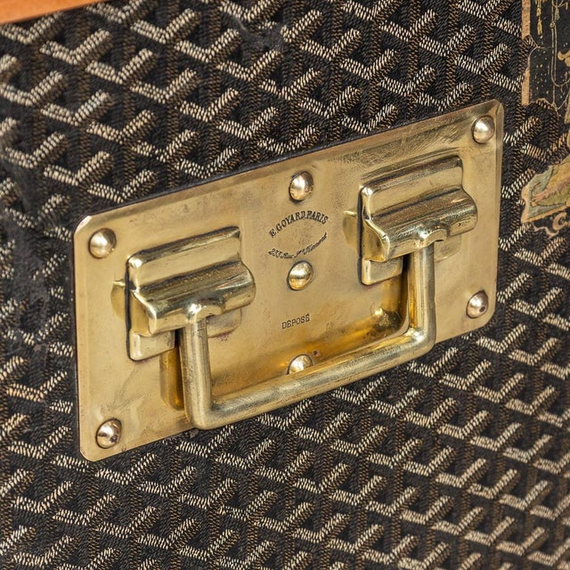 Antique 20th Century Courier Trunk in Chevron Canvas from Goyard, France, 1900s For Sale - Image 14 of 18