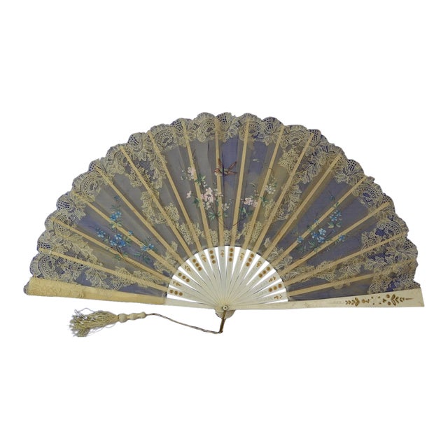 19th Century Fan in White Silk Lace For Sale