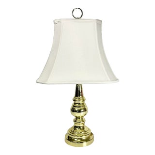 1970s Vintage Traditional English Style Brass Finish Table Lamp. For Sale