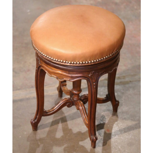 French 19th Century French Louis XV Walnut and Leather Adjustable Piano Stool For Sale - Image 3 of 9