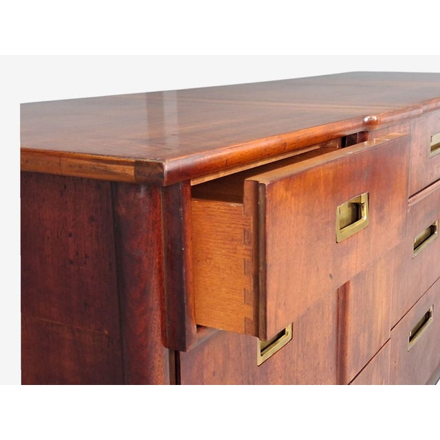 John Widdicomb, American Modern, Nine-Drawer Dresser, Walnut, Brass, Usa, 1960s For Sale - Image 11 of 16