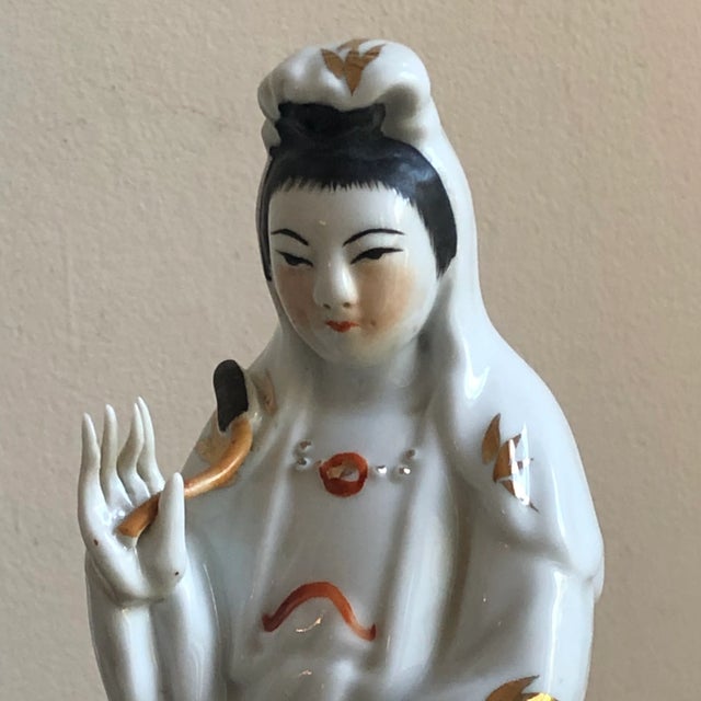 Mid-20th Century Chinese Guan Yin Porcelain Figure For Sale - Image 4 of 12