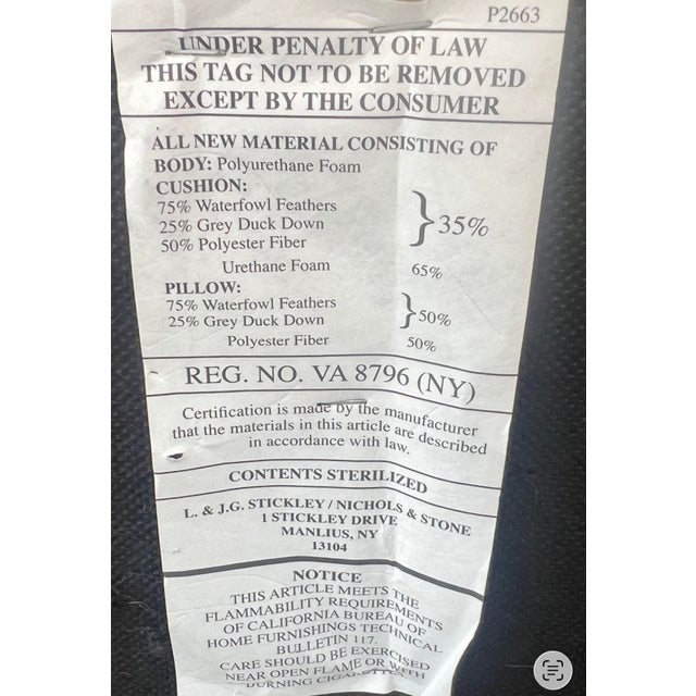 Gorgeous Mission or Arts & Crafts style settle sofa By Stickley USA, Early 2000s Solid quarter sawn oak frame, with...