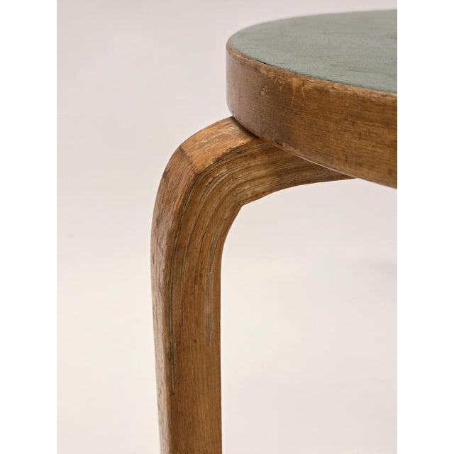 1950s Stool 60 in Green Linoleum by Alvar Aalto for Artek, 1950s For Sale - Image 5 of 13