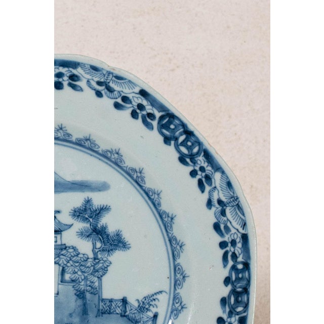 Chinese 18th Century Chinese Export Plate (C. 1780) For Sale - Image 3 of 4