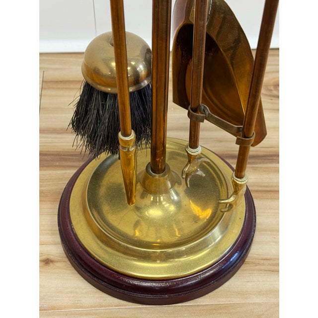 Vintage English Country Hunting Bugle Horn Finial Brass Fireplace Tools on Stand For Sale - Image 4 of 8