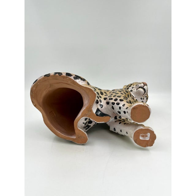 Tan Mid 20th Century Hollywood Regency Glazed Terracotta Italian Leopard or Cheetah Statue Figurine Sitting For Sale - Image 8 of 11