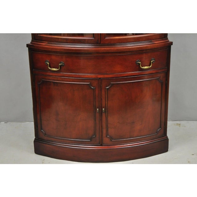 Mid 20th Century Vintage Morganton Duncan Phyfe Mahogany Bow Front Corner China Cabinet Curio For Sale - Image 5 of 17