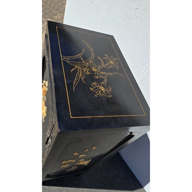 Vintage Chinese Asian Black Lacquer Chinoiserie Cabinet Storage Side Table #1of2 For Sale - Image 4 of 18
