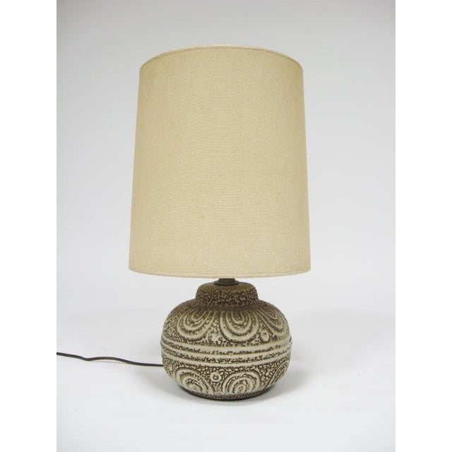 Mid-Century Modern 1900s Mid-Century Modern Design Technics Table Lamp with Textured Base For Sale - Image 3 of 6