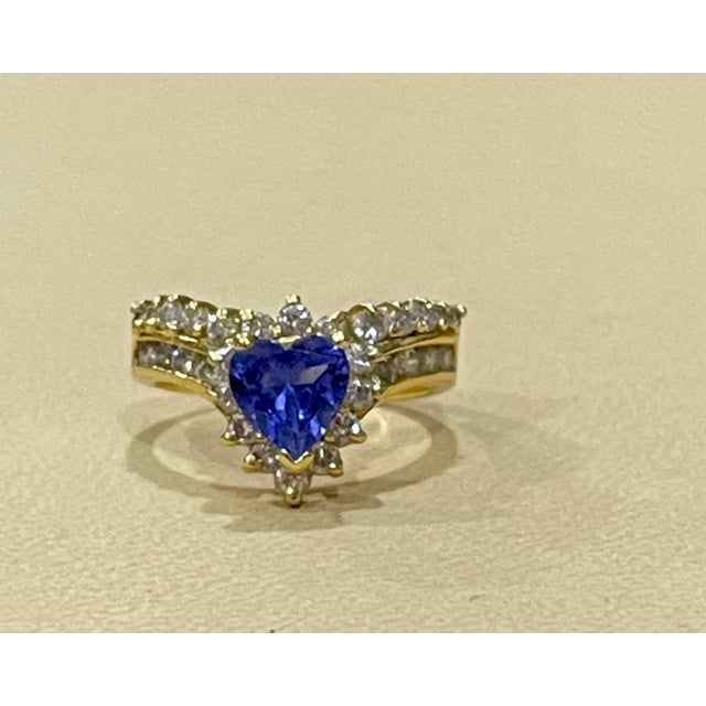 Late 20th Century 1.25 Carat Heart Shape Tanzanite and 1.5 Carat Diamond Ring 14 Karat Yellow Gold For Sale - Image 5 of 18
