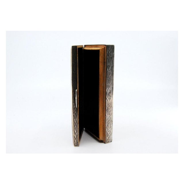 Smooth Silver Snuffbox with Wood-Lined Interior, in Good conditions. Designed 1920 to 1949