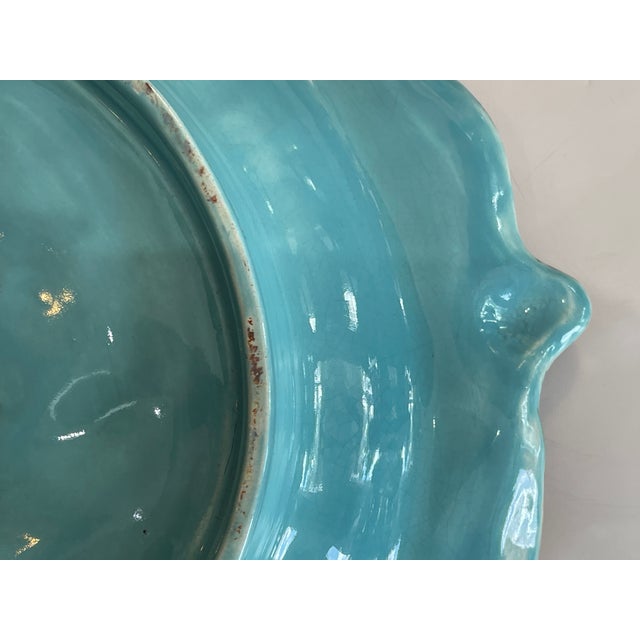 French Sarreguemines Majolica "The Hunt of the Wolves" Barbotine Platter Turquoise Color Rare 19th Century For Sale - Image 14 of 17