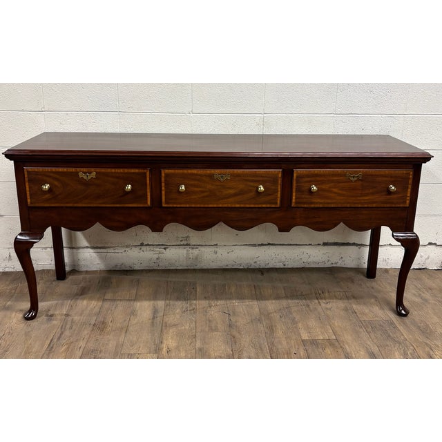 Queen Anne Vintage Henkel Harris Queen Anne Style Jamestown Colony Sideboard Buffet Credenza For Sale - Image 3 of 14