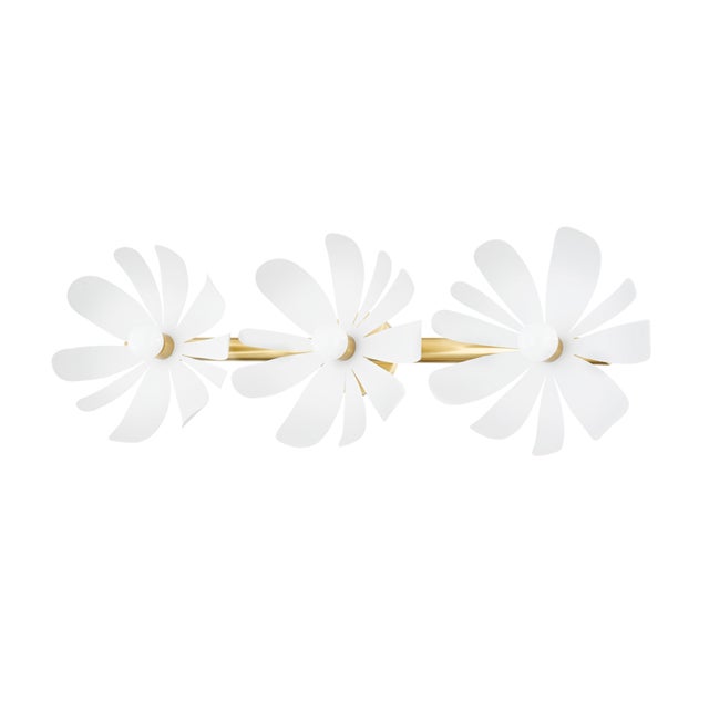 Pretty with a retro flair, Twiggy is floral inspiration at its finest. Different-sized textured white petals sprout from a...