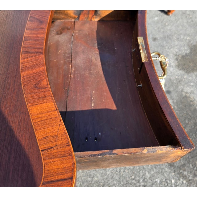 English George III Style Serpentine Mahogany Console / Serving Table With Satinwood Inlay, Late 20th Century For Sale - Image 13 of 18