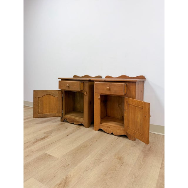 Mid 20th Century Pair of Rustic Pine Nightstands Drawer Arched Cabinet Door Scalloped European For Sale - Image 12 of 17