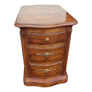 Drexel Heritage Walnut Banded Top Nightstand Side Table For Sale