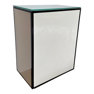 Currey & Company Modern White Lacquer Side Table For Sale