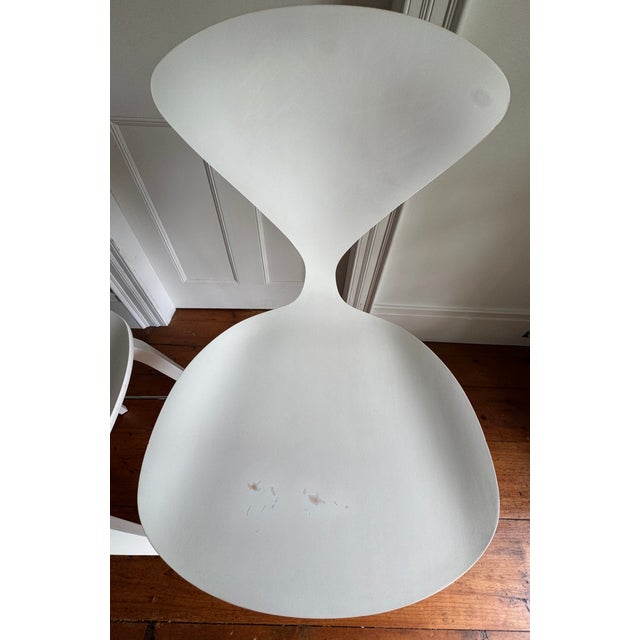 Pair of Authentic Cherner Chair Company White Counter Stools — Sold as-Is For Sale In New York - Image 6 of 8