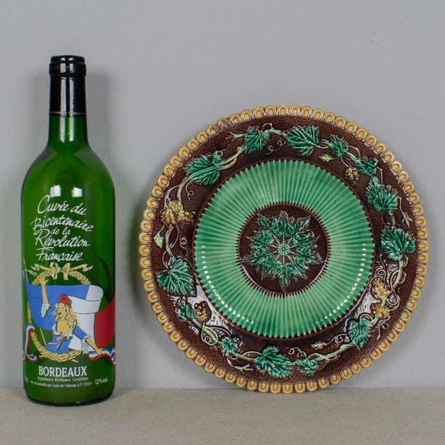George Jones Majolica Plate, Grapevine Pattern, English, Circa 1865 For Sale In Orlando - Image 6 of 6