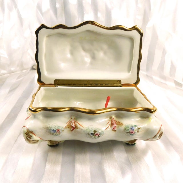 1930s Capodiamonte Large Hinged Lid Trinket Dish For Sale - Image 4 of 8