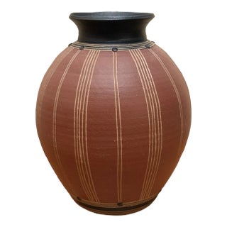 1980s Kenneth Allen Fine Stoneware Pottery Vase Scraffrito Design 11" Signed & Dated For Sale