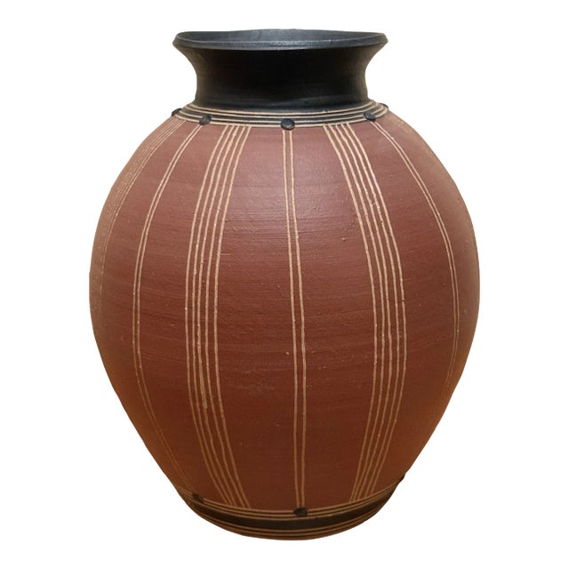 1980s Kenneth Allen Fine Stoneware Pottery Vase Scraffrito Design 11" Signed & Dated For Sale