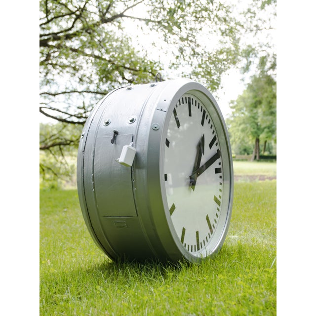 RFT Double-Faced Illuminated Railway Station Clock, Germany, 1950s For Sale - Image 10 of 15