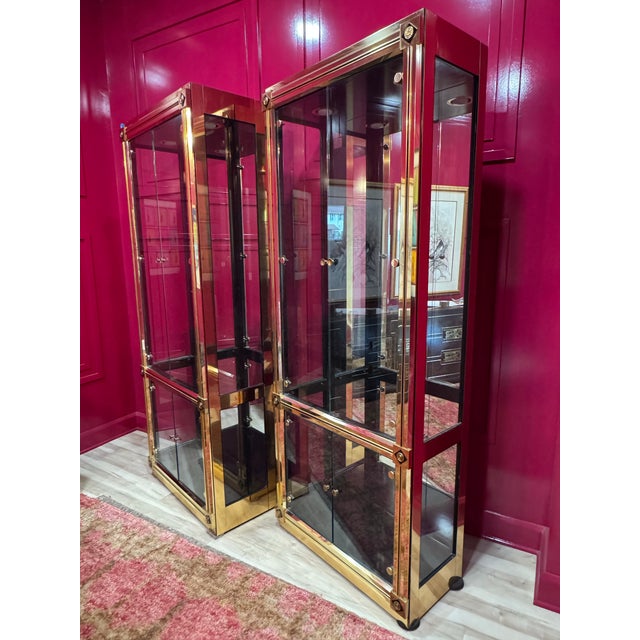 Mid-Century Modern 1970s Vintage Brass Mastercraft Neoclassical Display Cases, a Pair For Sale - Image 3 of 7