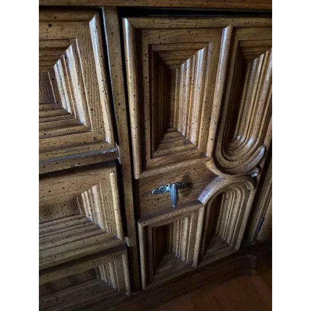 Classic Thomasville China Hutch – Glass Display & Storage, Timeless Wood Finish, Attributed For Sale - Image 6 of 7