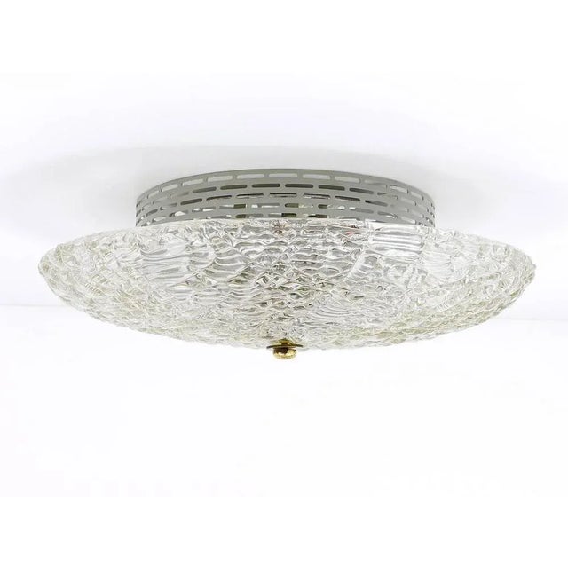 A beautiful flush mount from the 1960s, made by kalmar austria. A charming light, made of solid textured glass on a metal...