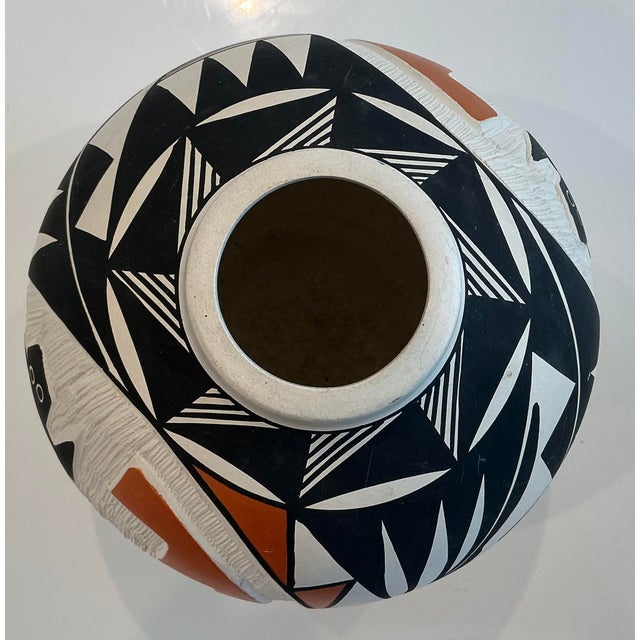 Late 20th Century Native American, Acoma Tribe Pottery Vase, Artist My Estavan For Sale In Palm Springs - Image 6 of 7