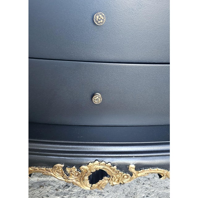 1960s Black, Rococo Style Vitrine Cabinet, French Reproduction Curio Cabinet For Sale - Image 13 of 18