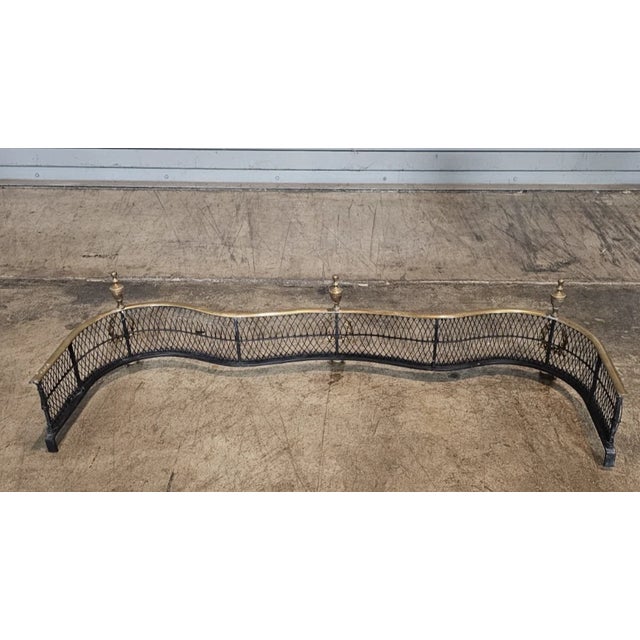 Brass and Steel Woven Serpentine Fireplace Fender With Wreath Designs & Paw Feet For Sale - Image 9 of 9