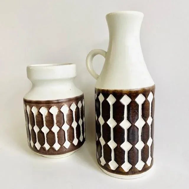Super beautiful, rare handle vase and vase by Jasba from the 60s with relief decoration. The set is cream white with a...