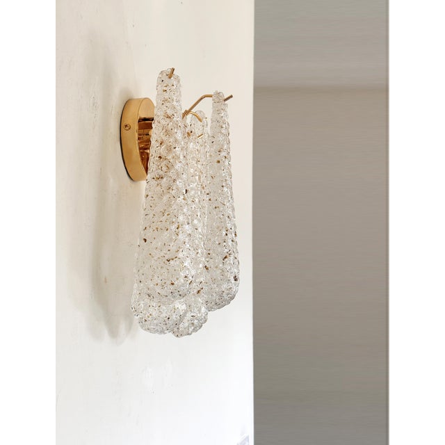 Elegant and contemporary “Conchiglie” Murano Glass Gold 24k wall sconce. Very bright and lively chandelier for luxury...