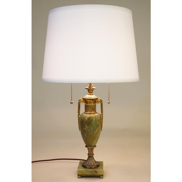 1930s Mutual Sunset Lamp Co. French Empire Deco Neoclassical Green Alabaster Marble Gilt Brass Table Lamp For Sale - Image 10 of 13