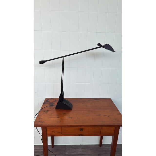 This large desk lamp is a true gem of minimalist balance. A Dutch design from the 1980s, it is manufactured by E/lite....