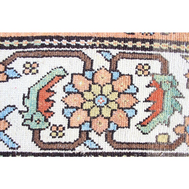 Early 20th Century Antique Persian Bakhtiari Runner With Lattice Design in Peach and Ivory Tones 3'7 X 11'2 For Sale - Image 5 of 16