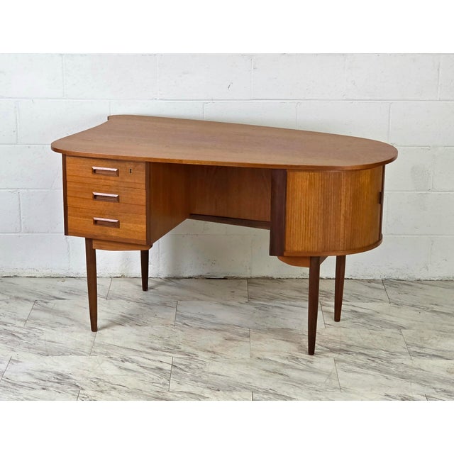 Feldballes Møbelfabrik Teak Elliptical Bullet Desk by Kai Kristiansen for Feldballes For Sale - Image 4 of 14